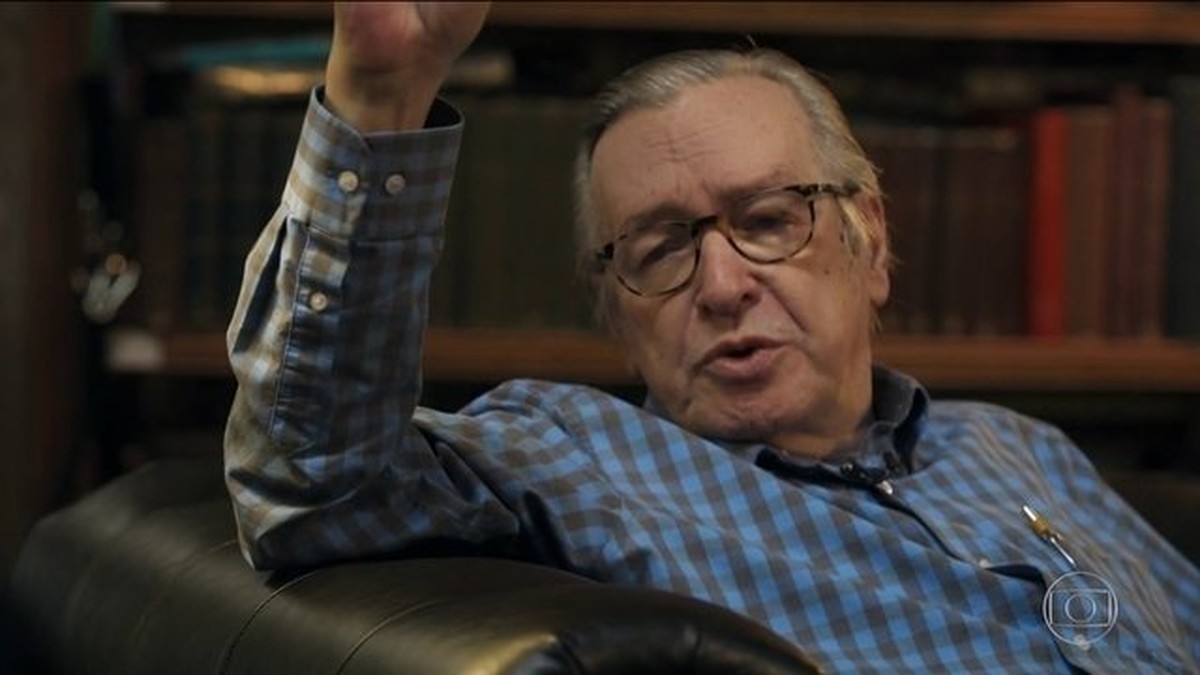 Escritor bolsonarista estava vindo dos Estados Unidos para o Brasil e teria sentindo um "mal-estar súbito"