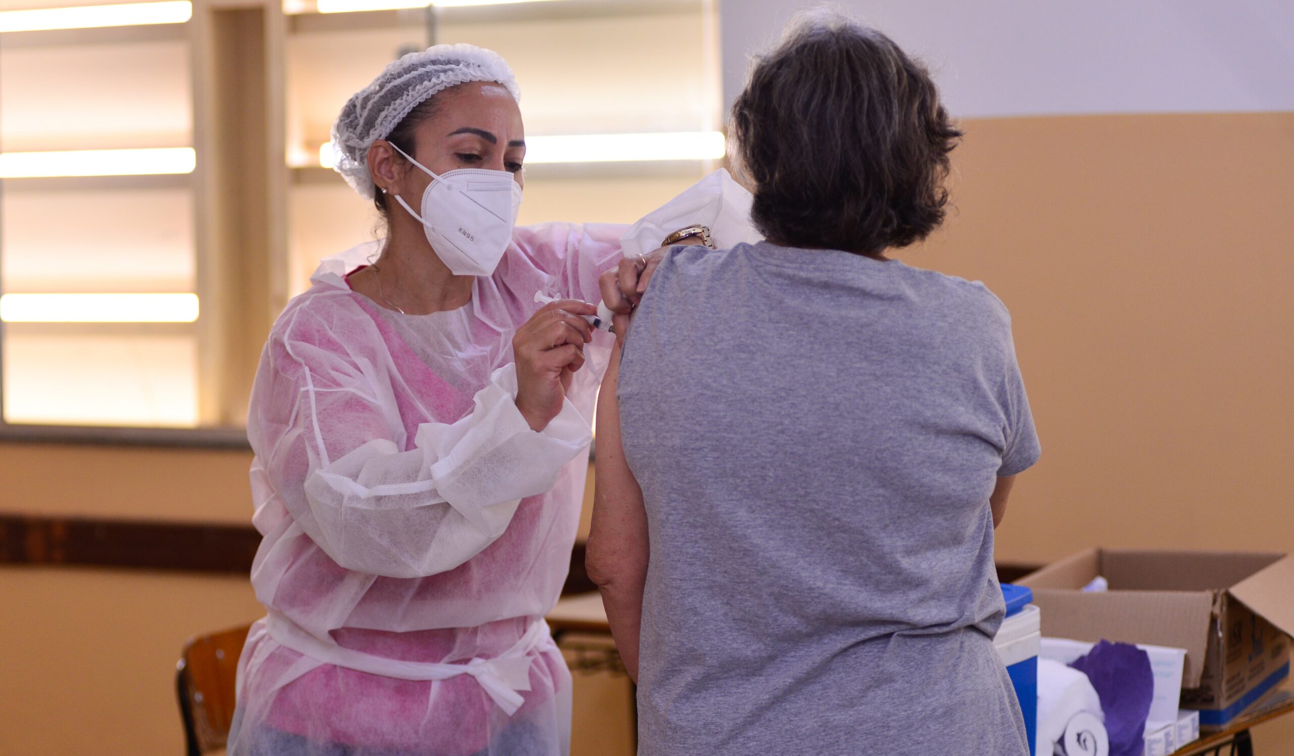 Falta seringa para vacina da Pfizer em 3 estados e no DF, diz conselho de secretários