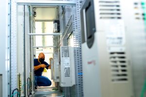 Mão de obra especializada em painéis elétricos é um dos gargalos na Indústria de Aparecida (Foto Jucimar de Sousa/MaisGoiás)