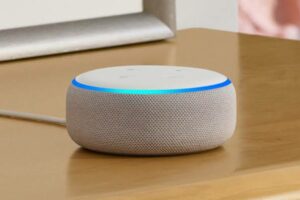 Echo Dot, aparelho que usa a inteligência artificial da Amazon, chamada Alexa (Foto: Divulgação)