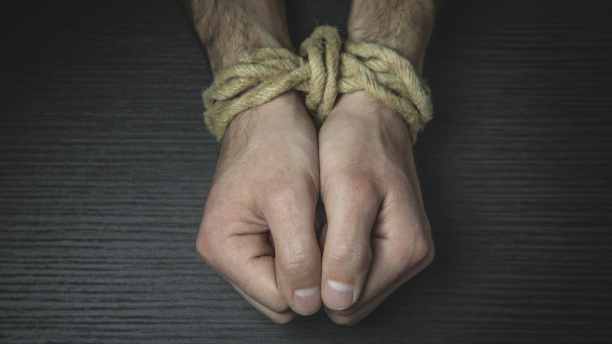 Homem tem braços e pernas amarrados durante assalto a carro em Mineiros