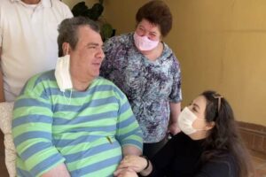 Gerson Brenner compra carro adaptado com dinheiro de 'vaquinha online'; assista