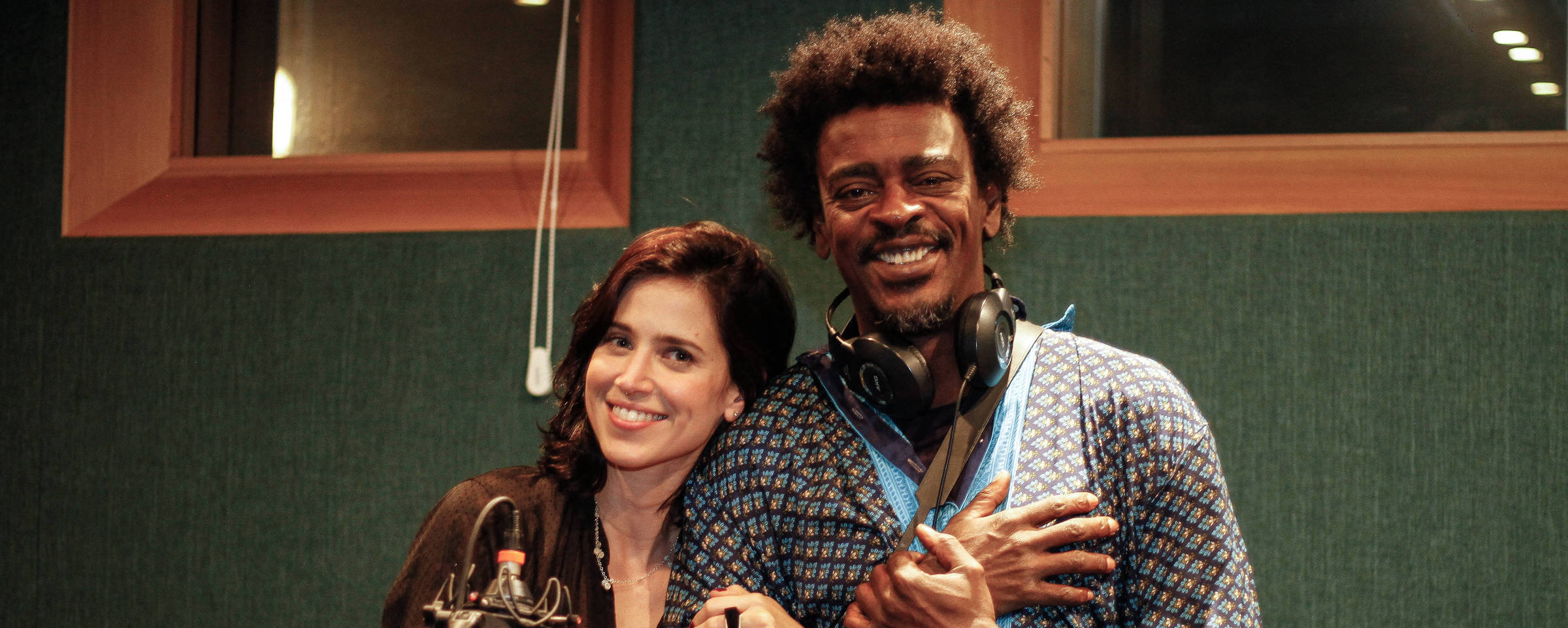 Seu Jorge e Mel Lisboa estrelam podcast de ficção científica 'Paciente 63'