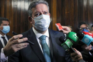 Impeachment de um presidente é "solução extrema", diz Lira