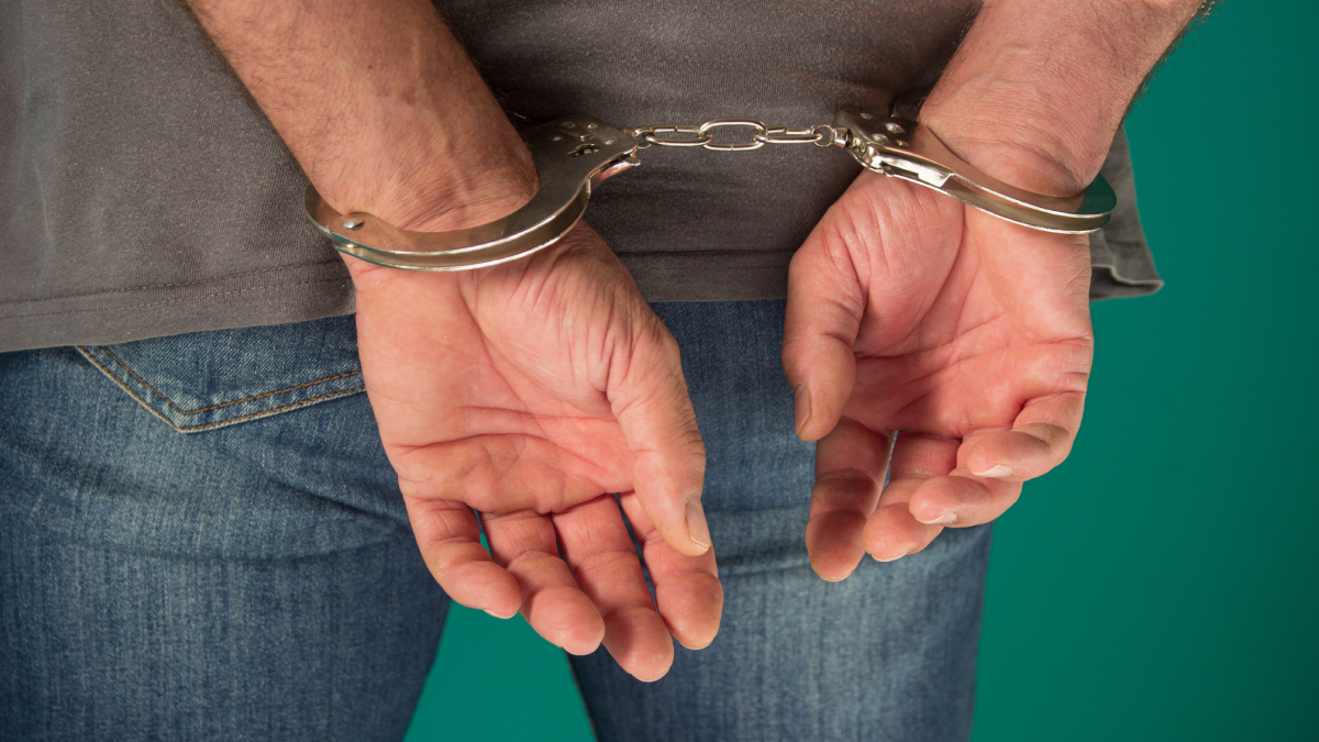 Homem ataca motociclistas com faca após ser repreendido por mostrar órgão genital, em Goianésia (Foto ilustrativa: Reprodução/FreePik)