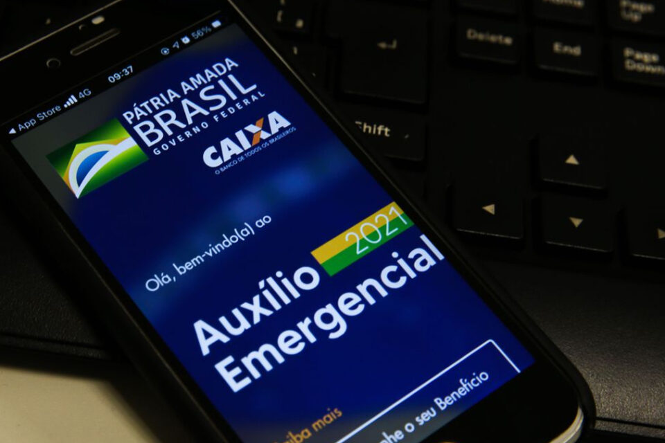 O auxílio emergencial será pago neste domingo (29) a trabalhadores informais nascidos em novembro. Esta é a quinta parcela do benefício. (Foto: Marcello Casal Jr. / Agência Brasil)