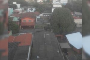 De acordo com o boletim de ocorrência, a vítima foi encontrada com diversas perfurações