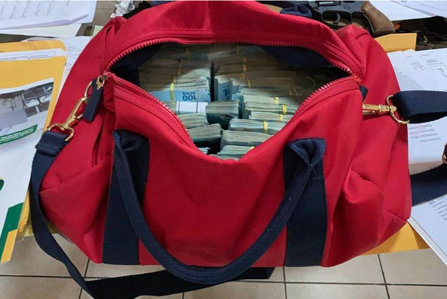 Mala de dinheiro encontrada em endereço ligado ao delegado Eguchi (Patriota), candidato à Prefeitura de Belém nas eleições de 2020 - Polícia Federal