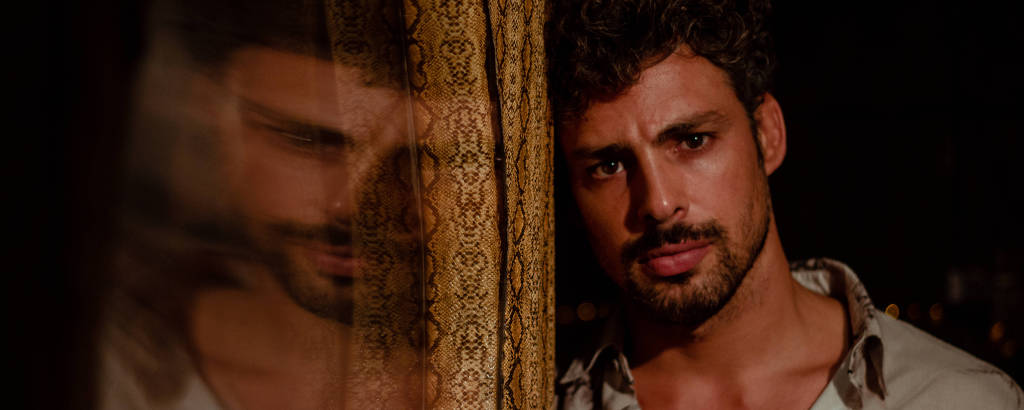 Cauã Reymond volta às telas como gay dono de cinema pornô, dom Pedro e gêmeos