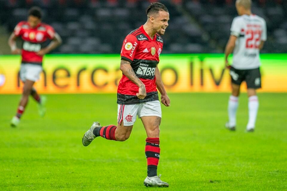 Michael comemora gol pelo Flamengo