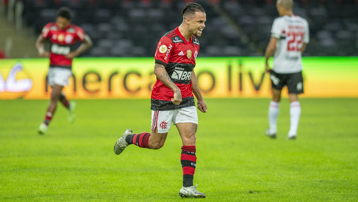 Michael comemora gol pelo Flamengo