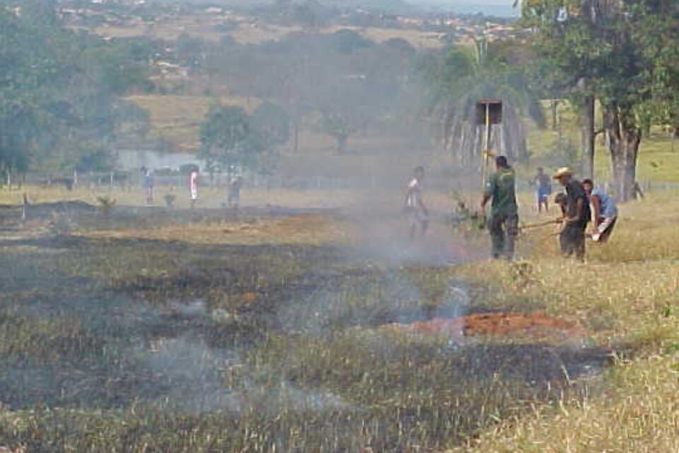 Combate a incêndio em Aparecida