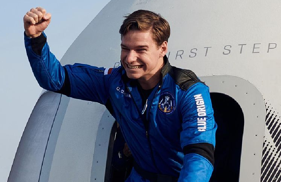 Jovem que foi ao espaço disse a Jeff Bezos que nunca comprou pela Amazon