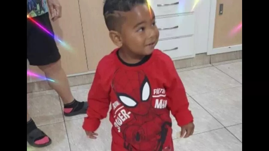 Um jovem de 21 anos, que seria alvo dos disparos, foi atingido e também morreu