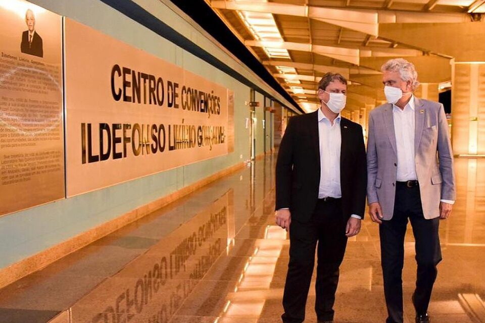 Ministro da Infraestrutura, Tarcísio Gomes, e governador Ronaldo Caiado