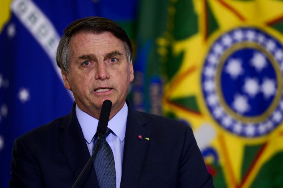 Por diversos dias, o presidente vem aparecendo em público soluçando e isso vem chamando atenção