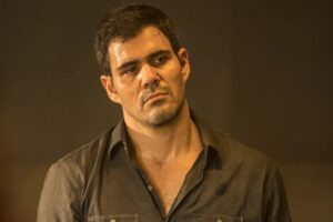 Juliano Cazarré justifica decisão de não tomar vacina: "Não quer ser chipado"