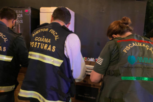 Fiscais da prefeitura de Goiânia fecham estabelecimento descumpriu regras sanitárias (Foto: Prefeitura)