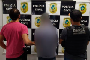 Homem cai de moto, é socorrido pela polícia e acaba preso por estar armado e alcoolizado