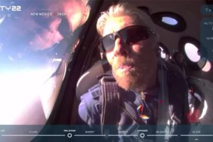 Avião carregando a nave decolou por volta das 11h40 (horário de Brasília) da base Spaceport America