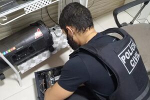 Polícia indicia 20 suspeitos de desviarem R$ 740 mil de contas bancárias de empresas do DF