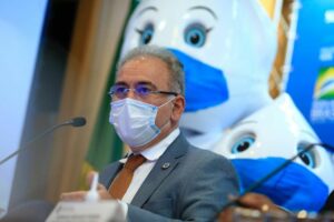 "Os pais são livres para levar os seus filhos para receber essa vacina", afirmou o ministro Queiroga vacinação de crianças contra Covid Queiroga pede união e que população se vacine contra Covid