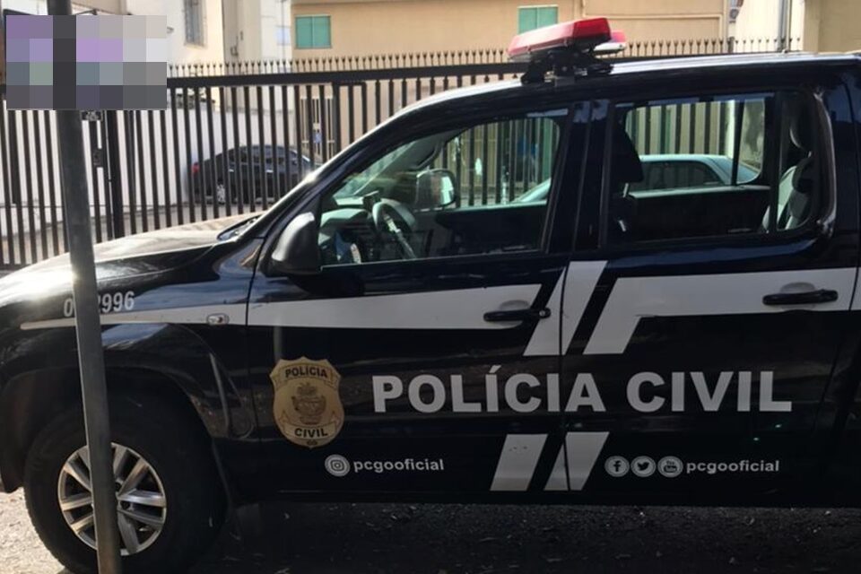 Mãe e padrasto são suspeitos de matar criança espancada em Trindade - A Polícia Civil prendeu em flagrante uma mãe e um padrasto suspeitos de matar uma criança, de três anos, espancada em Trindade, na Região Metropolitana de Goiânia.