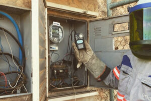 Dono de indústria de reciclagem é preso suspeito de furto de energia em Luziânia