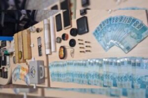 Operação Efeito Cascata apreende R$9 mil em notas trocadas, munições, balança de precisão e quase 5 Kg em drogas