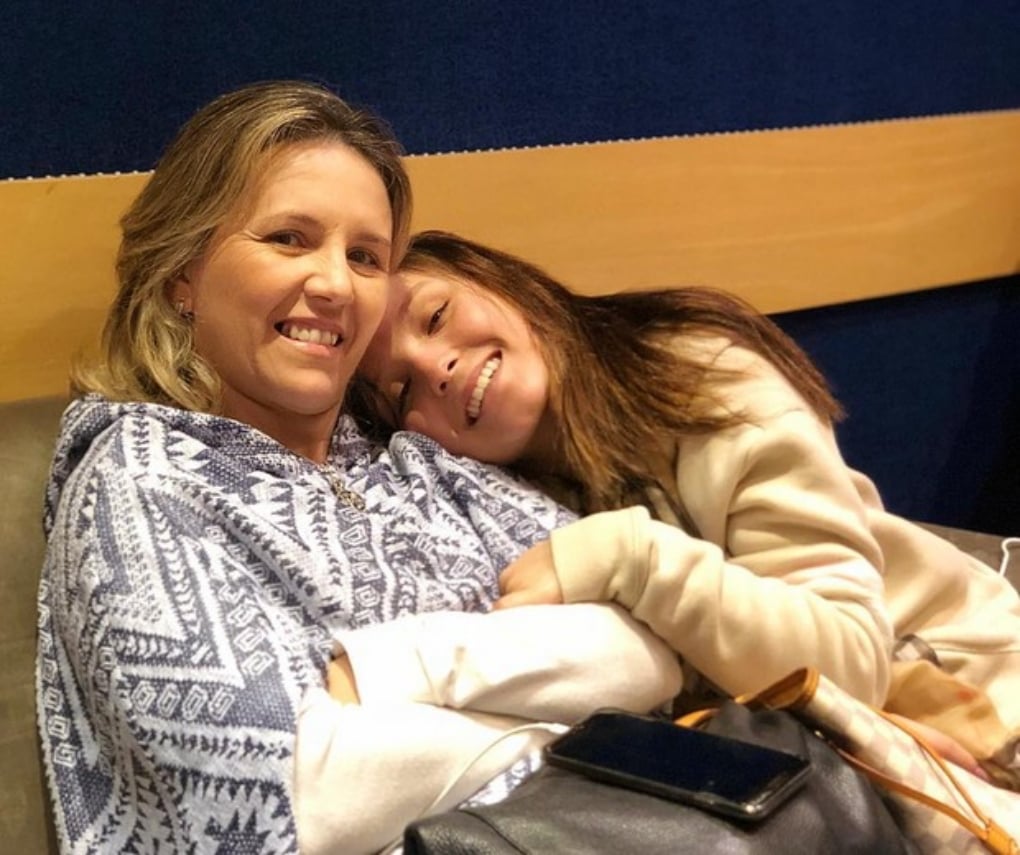 Mãe de Larissa Manoela para de seguir a filha nas redes sociais