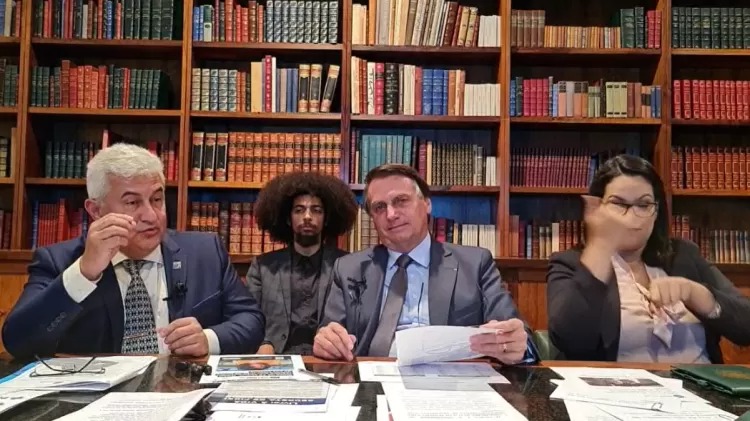 Apesar disso, o apoiador agradeceu o presidente e que não era um "negro vitimista"