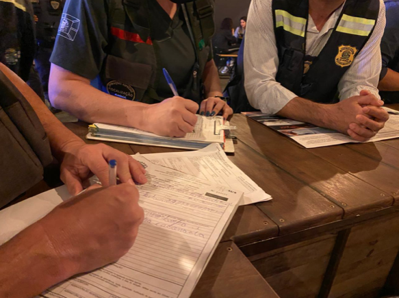 Fiscais da prefeitura de Goiânia fecham estabelecimento descumpriu regras sanitárias (Foto: Prefeitura)