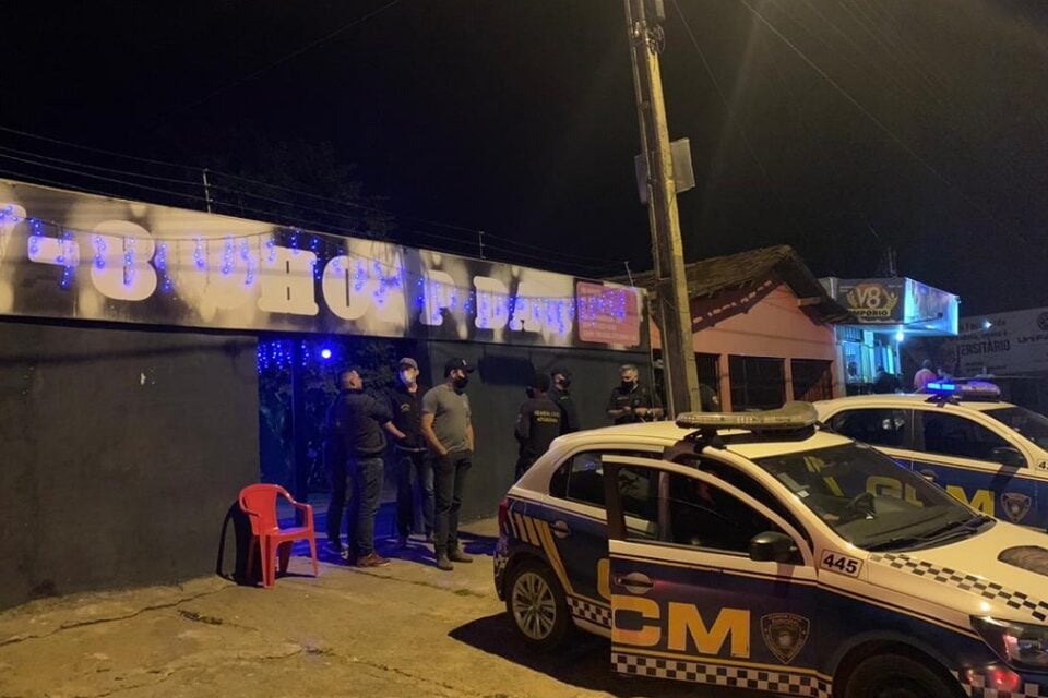 Fiscalização interdita estabalecimentos em Aparecida