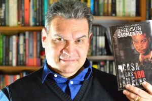 A casa das 100 janelas, Jefferson Sarmento