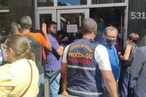 O Procon Goiás instaurou investigação contra quatro bancos por conta de filas e aglomeração nas instituições, em Goiânia e Aparecida. (Foto: divulgação/Procon)