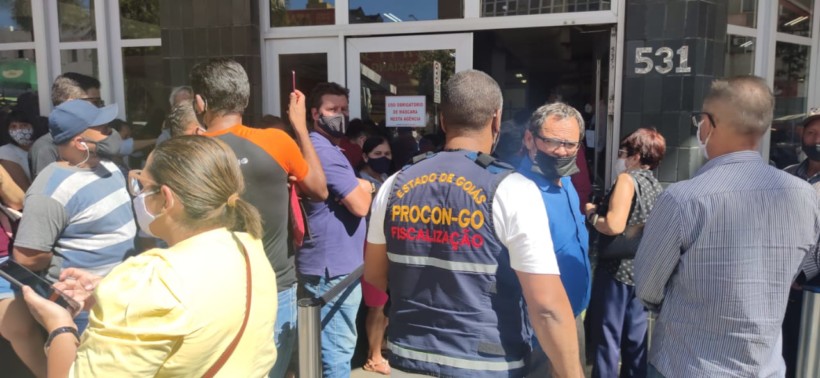 O Procon Goiás instaurou investigação contra quatro bancos por conta de filas e aglomeração nas instituições, em Goiânia e Aparecida. (Foto: divulgação/Procon)
