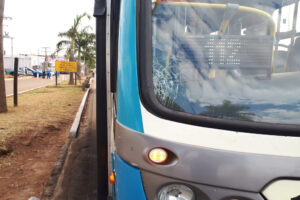 Morador de rua embriagado morre após ser atropelado por um ônibus na GO-060