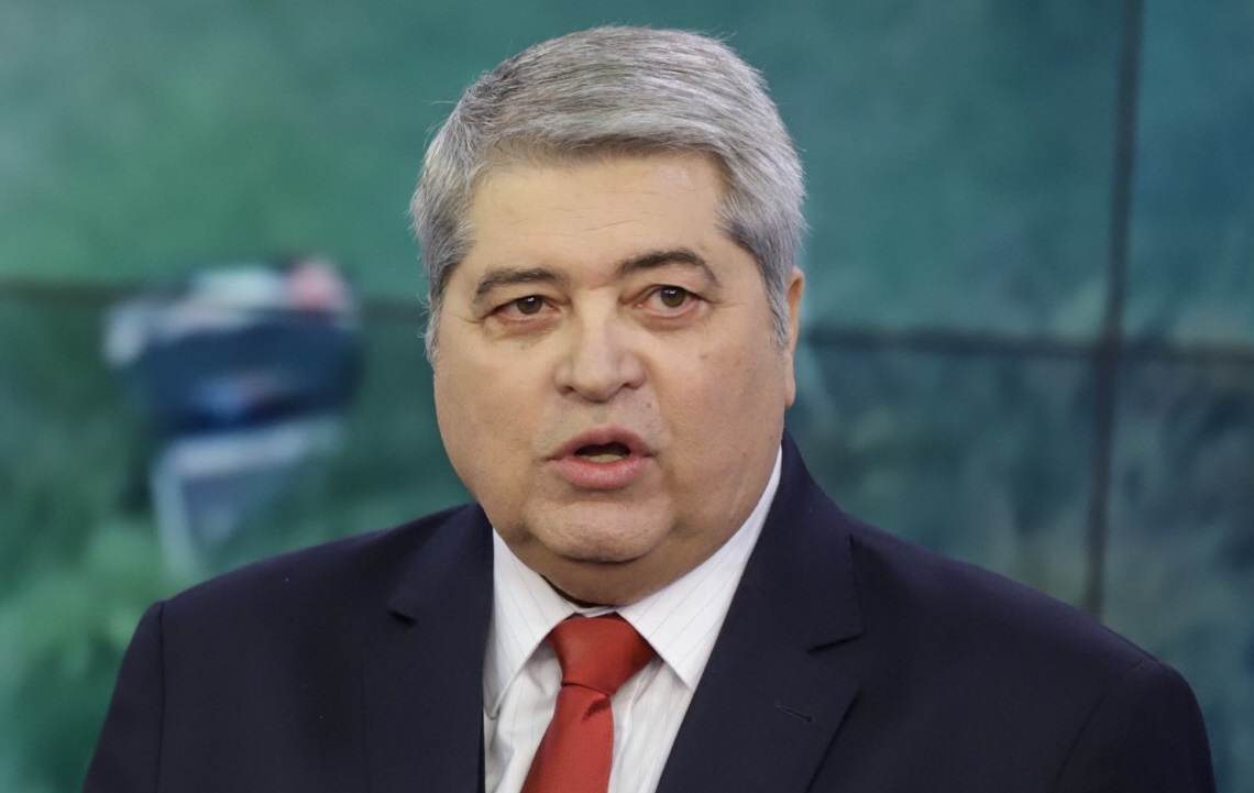 Datena se emociona ao mostrar neve caindo no Brasil; vídeo