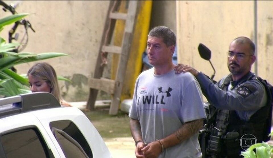 Elaine Lessa e outros três tiveram penas por terem jogado as armas de ex-policial no mar convertidas