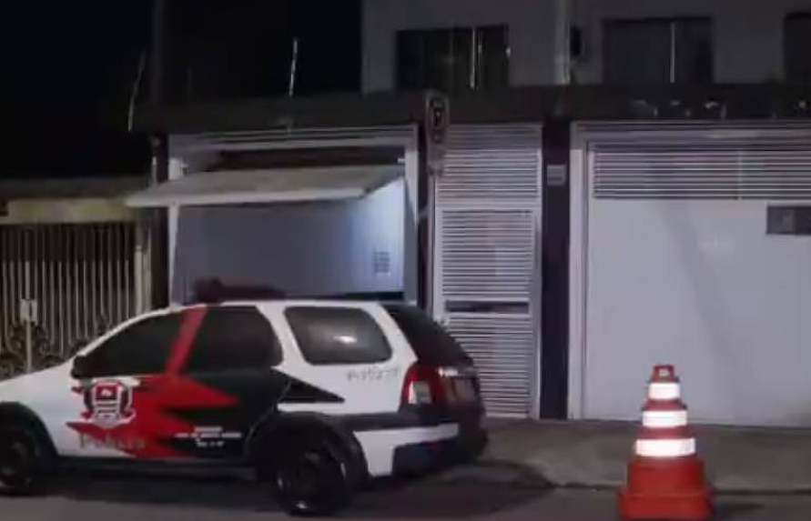 Local onde criança de 4 anos de idade foi baleada e morta devido a uma rixa antiga entre vizinhos em Santo André, no ABC, na noite de domingo - Reprodução/TV Globo