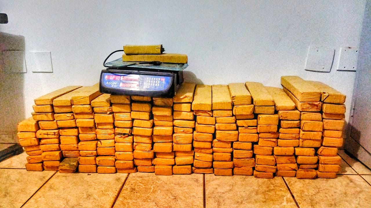 Um dos presos também seria dono de um carregamento de drogas apreendido na semana passada em Jataí