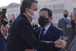 Bolsonaro vai aos EUA; Mourão assume presidência após dois anos