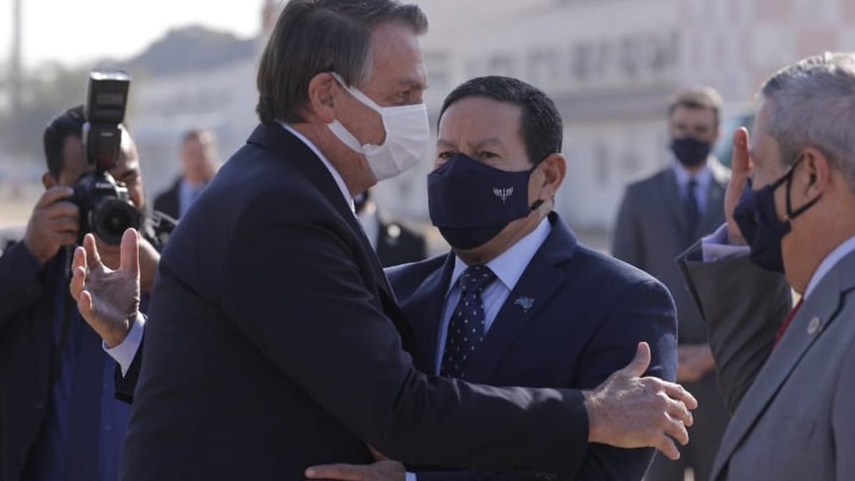 Bolsonaro vai aos EUA; Mourão assume presidência após dois anos