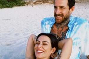 Cleo se casa com empresário com apenas duas testemunhas para evitar aglomeração