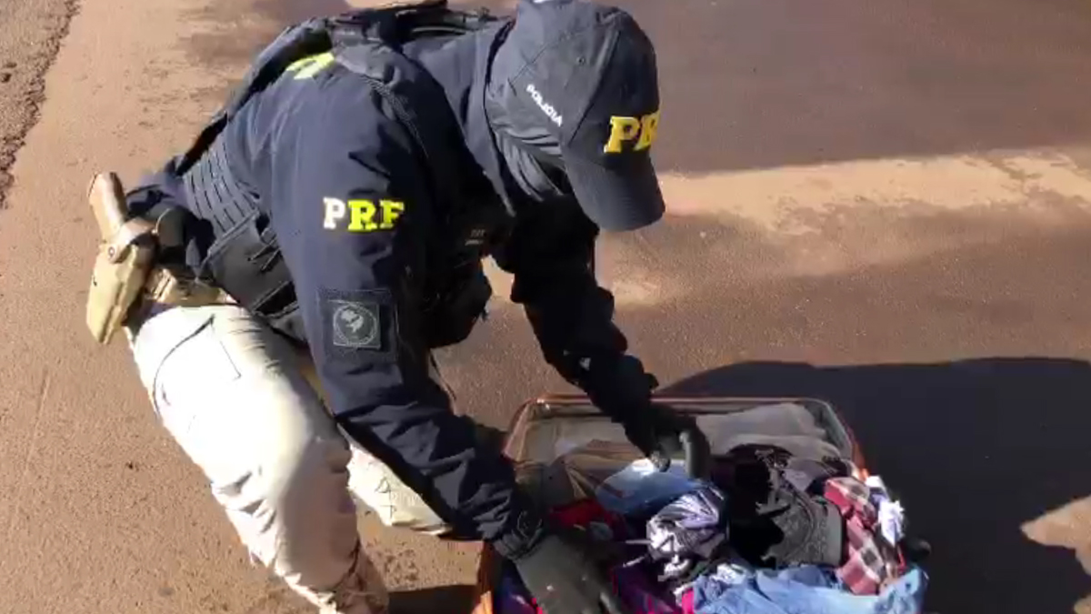 PRF encontra 4kg de droga com grávida em ônibus na BR-364, em Jataí