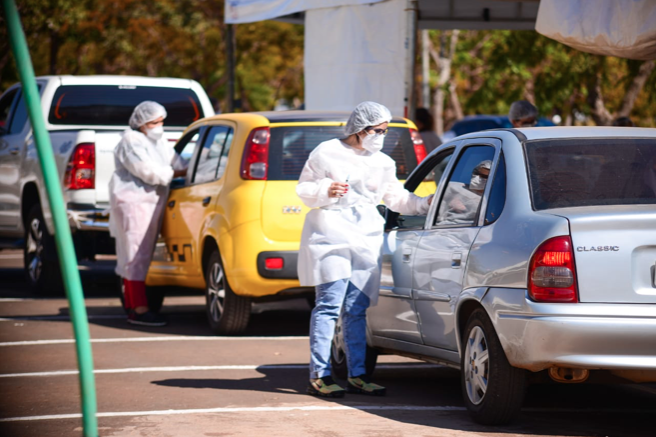 Fila de espera para vacinar contra covid-19 no drive thru 24h da prefeitura de Goiânia (Foto: Jucimar de Sousa/Mais Goiás)