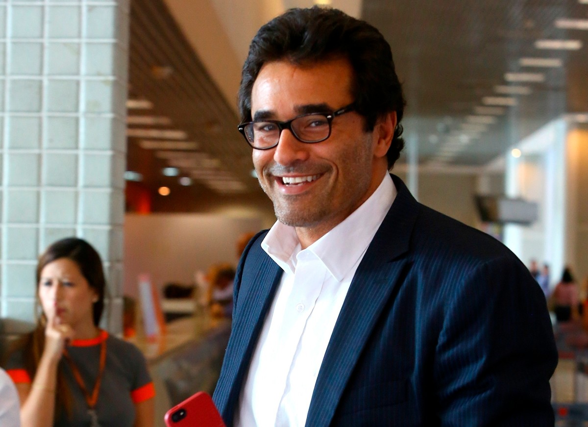 Após mais de um mês internado, Luciano Szafir recebe alta