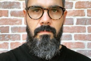 Juliano Cazarré fala sobre suposta recusa e diz que tomará vacina