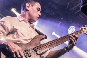 Thiago Espírito Santo se apresenta no #EmCasaComSesc nesta terça-feira