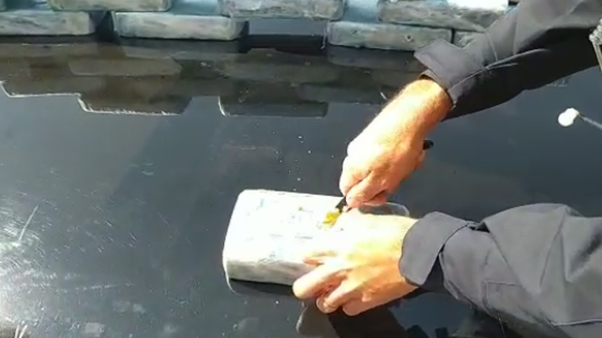 GO-060: PRF e PM prendem casal com 15 kg de pasta base de Cocaína em Trindade